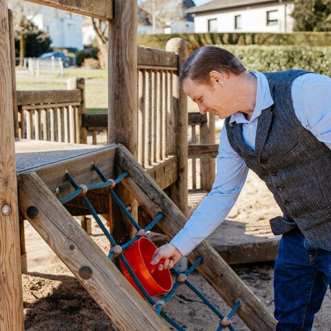 wollschlaeger-spielplatzpruefer_burscheid-leverkusen-koeln_klettergeruest-pruefen_04