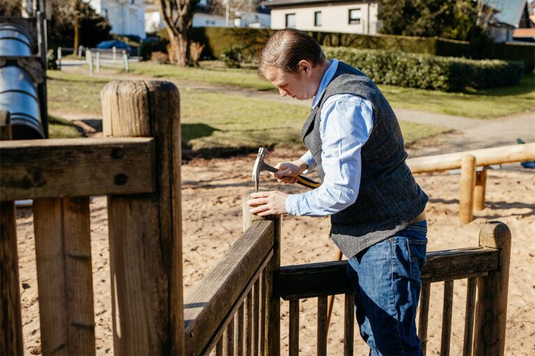 wollschlaeger-spielplatzpruefer_burscheid-leverkusen-koeln_klettergeruest-pruefen_05